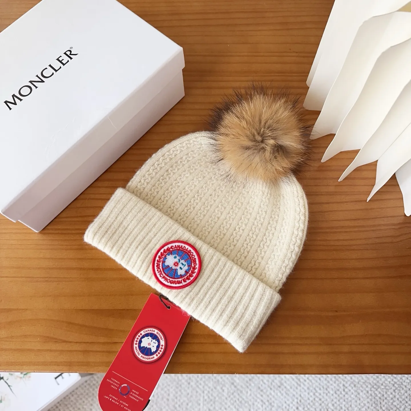 💰74 CANADA GOOSE Canada Goose winter warm cashmere cold hat. Rabbit wool material, thick feel, not easy to deform. Fashionable and versatile couple hat, imported embroidery logo, cashmere cotton yarn, head circumference: 55-58cm
